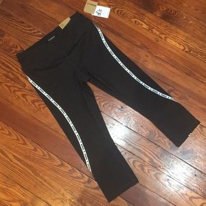❤️SALE❤️ New Reebok Black Skinny Capri Leggings